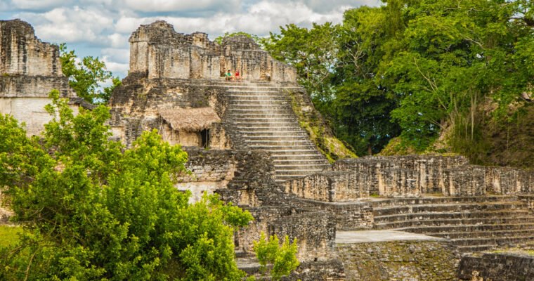Descubre la increíble historia de las ruinas mayas en Tikal, Guatemala